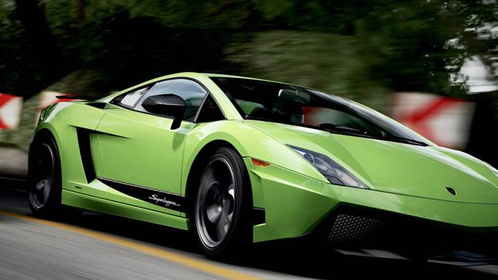 Running Lamborghini Gallardo In Forza Motorsport 4 In Green